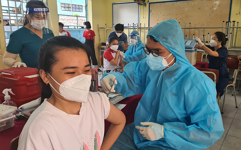 Bình Dương: Trẻ từ 15-17 tuổi sẽ được tiêm vaccine phòng Covid-19